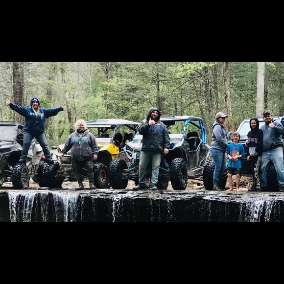 HEY! I’m trying to make a meet your Posher page 😂 - Picture 4 of 6